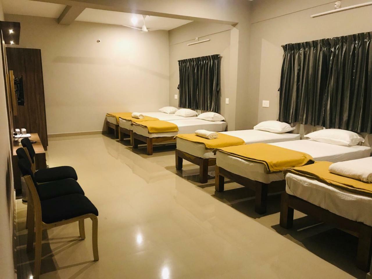 Hotel Sharada Residency Somvārpet Exterior foto