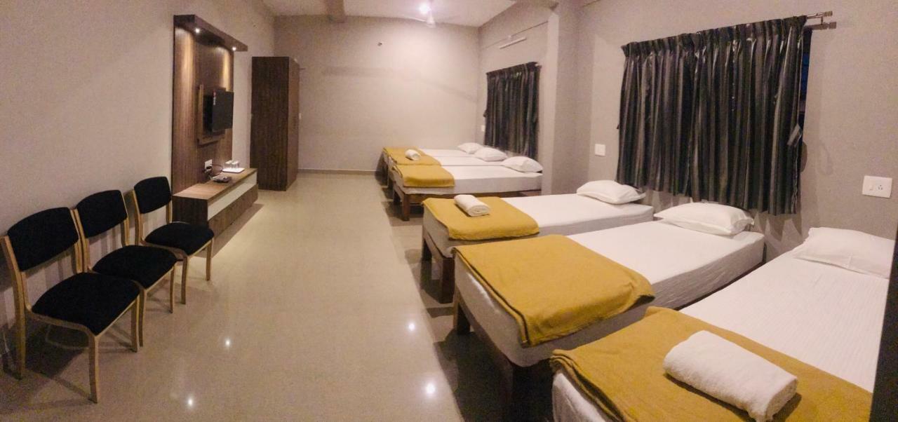 Hotel Sharada Residency Somvārpet Exterior foto